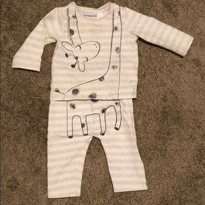 ❌SOLD❌ First impressions Giraffe pajamas